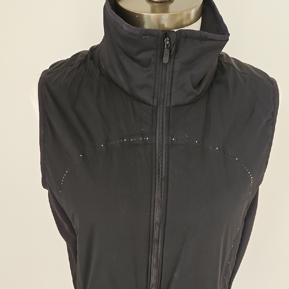 Lululemon Women's Black Vest - Picture 4 of 6